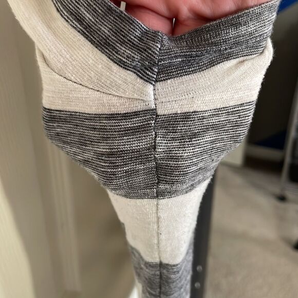 Gap Short Sleeve Tri-Blend Black Stripe V-Neck Tee, Small - Picture 9 of 12